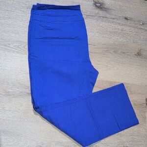 R W & Co pull on low-rise royal blue cropped pants Size M
